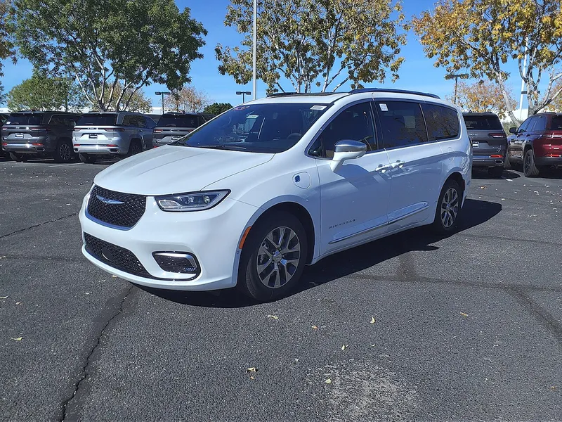 2025 Chrysler Pacifica PHEV